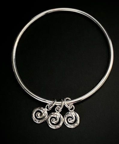 Ndoro Bangle 3 charms