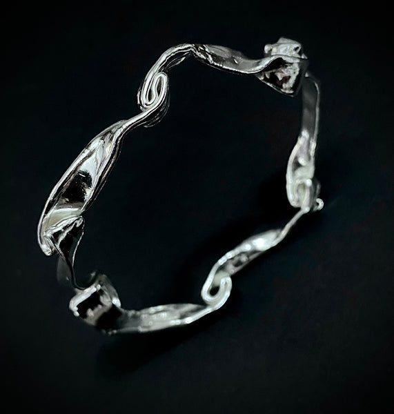 Curling ndoro bangle