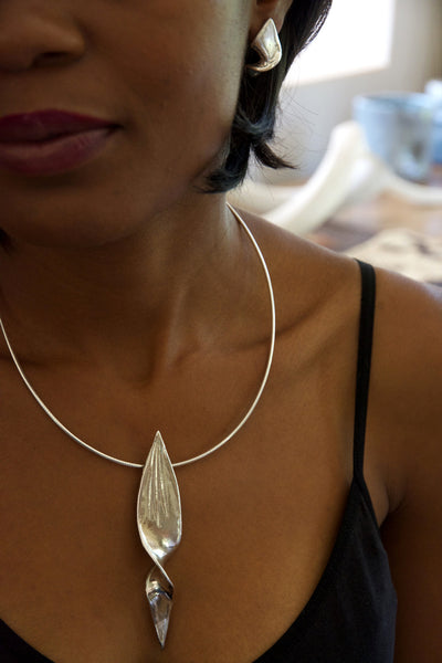 The Twist Pendant