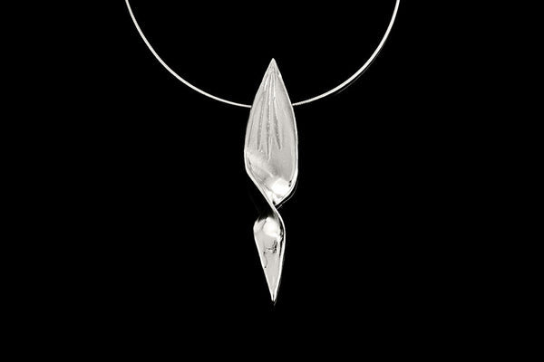 The Twist Pendant