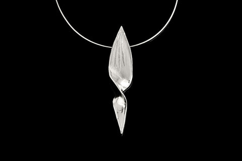 The Twist Pendant